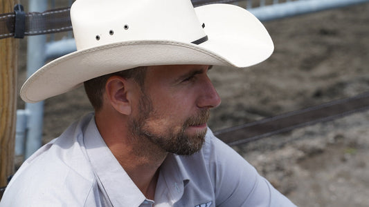 Er det greit å slå en hest? Hawk Horsemanship