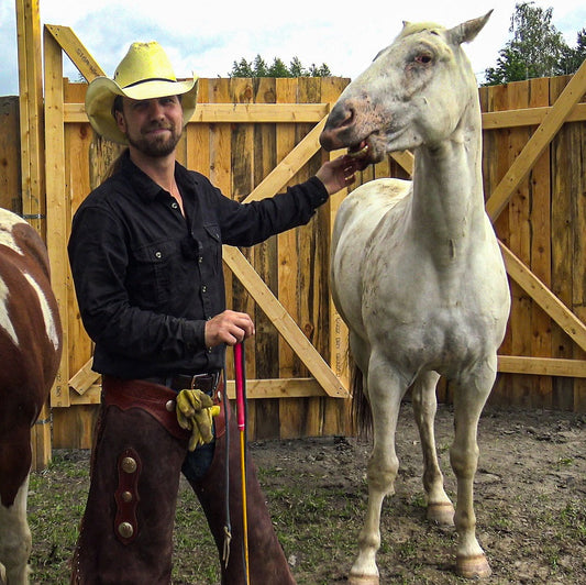 Hester som biter Hawk Horsemanship